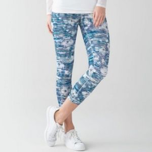 Lululemon Blurry Bell High Rise Under Under Crop Size 6